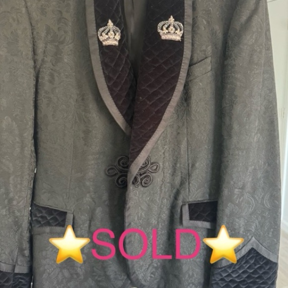 ⭐️SOLD⭐️Dolce and Gabbana - vintage -Suit jacket - logo embroidered- men size XL